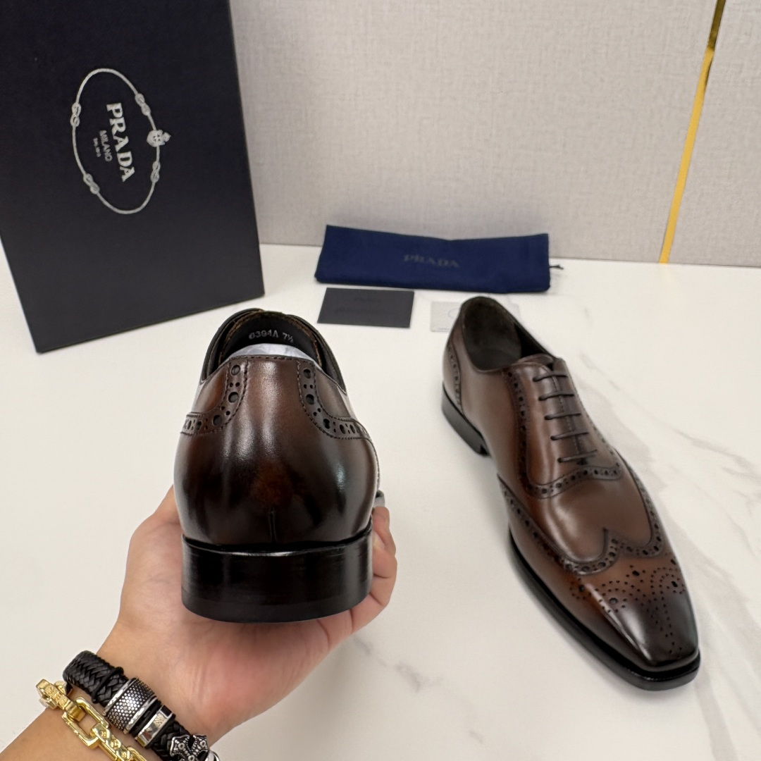💋💍P家新品 Prad* 普拉-达 男士正装鞋布洛克皮鞋 采用意大利头层小牛皮，皮质细腻柔韧，自带自然光