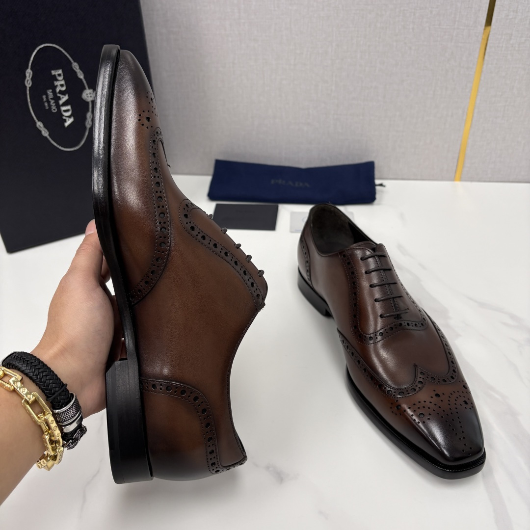 💋💍P家新品 Prad* 普拉-达 男士正装鞋布洛克皮鞋 采用意大利头层小牛皮，皮质细腻柔韧，自带自然光