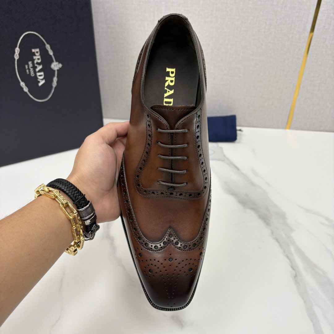 💋💍P家新品 Prad* 普拉-达 男士正装鞋布洛克皮鞋 采用意大利头层小牛皮，皮质细腻柔韧，自带自然光