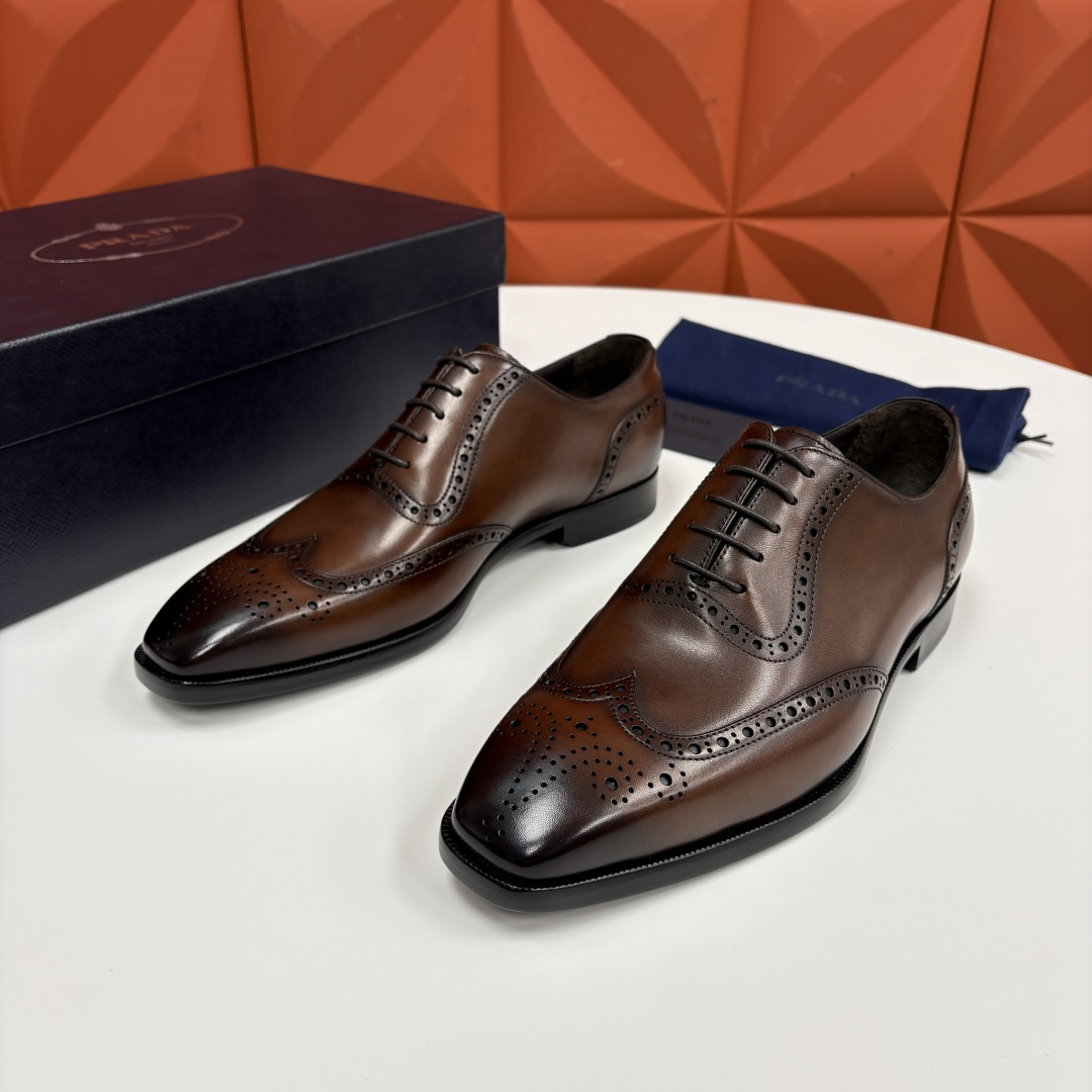 💋💍P家新品 Prad* 普拉-达 男士正装鞋布洛克皮鞋 采用意大利头层小牛皮，皮质细腻柔韧，自带自然光