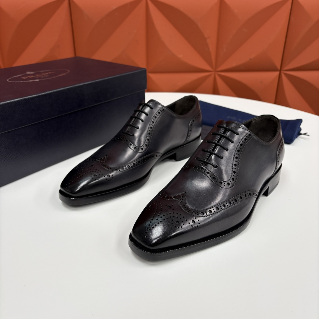 💋💍P家新品 Prad* 普拉-达 男士正装鞋布洛克皮鞋 采用意大利头层小牛皮，皮质细腻柔韧，自带自然光