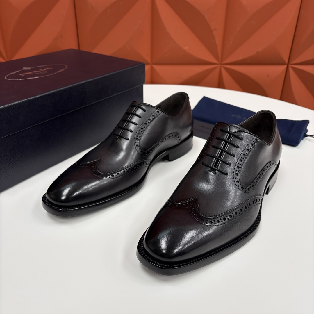 💋💍P家新品 Prad* 普拉-达 男士正装鞋布洛克皮鞋 采用意大利头层小牛皮，皮质细腻柔韧，自带自然光