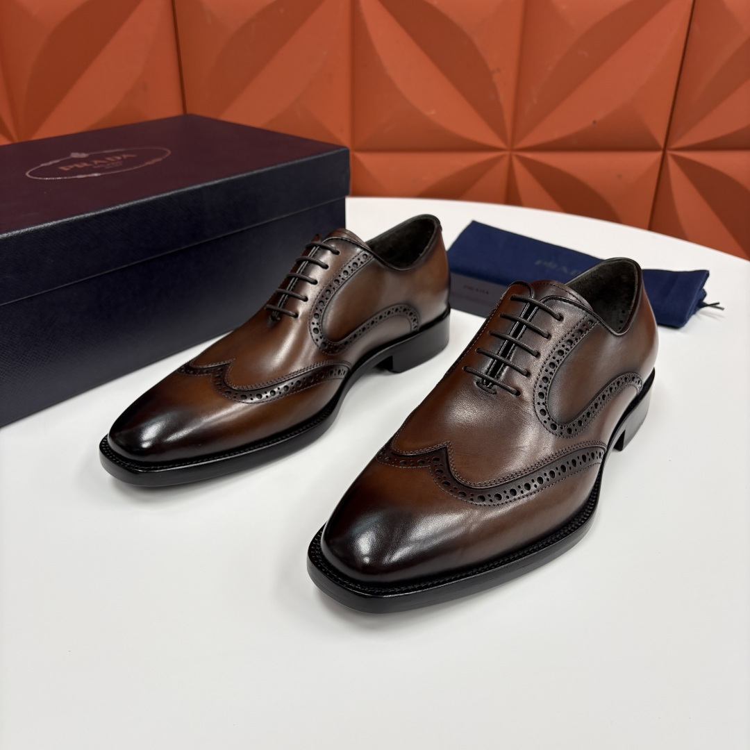 💋💍P家新品 Prad* 普拉-达 男士正装鞋布洛克皮鞋 采用意大利头层小牛皮，皮质细腻柔韧，自带自然光
