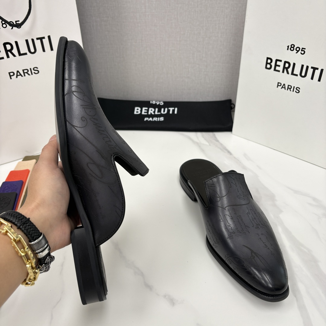 💋💍Berlut* 布鲁提 官网热卖新款 Cyrus Scritto 图纹皮革拖鞋 官方 13,800 