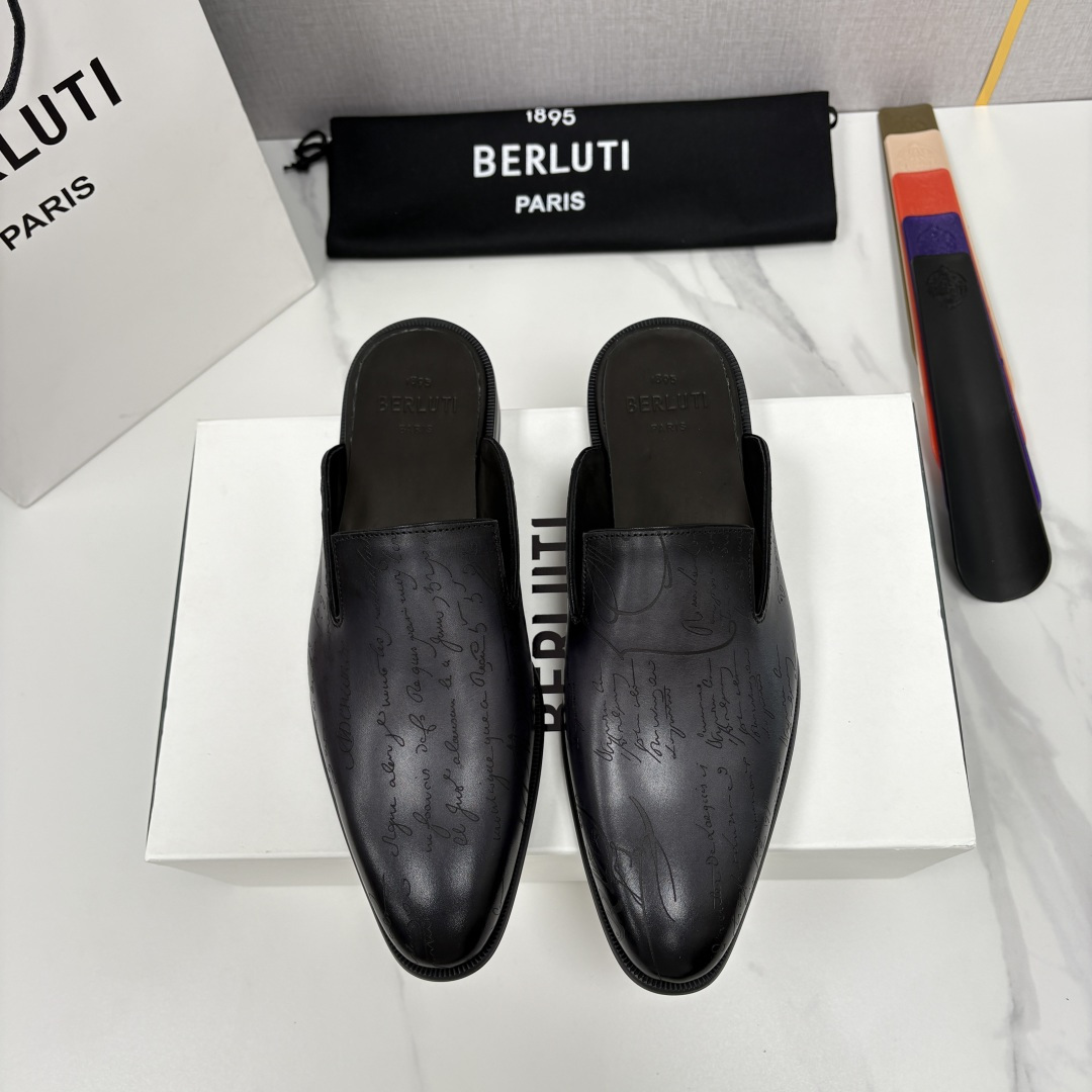 💋💍Berlut* 布鲁提 官网热卖新款 Cyrus Scritto 图纹皮革拖鞋 官方 13,800 