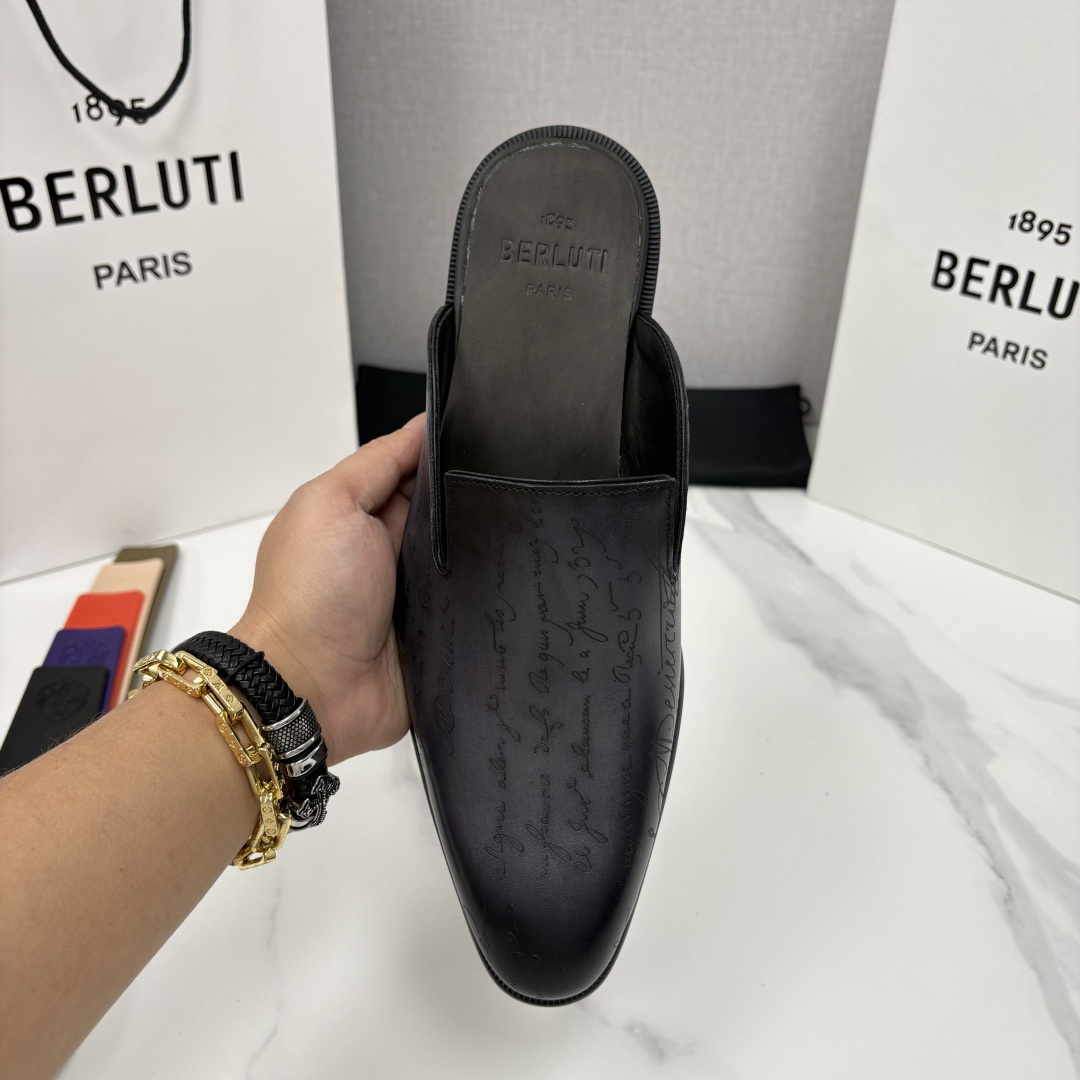 💋💍Berlut* 布鲁提 官网热卖新款 Cyrus Scritto 图纹皮革拖鞋 官方 13,800 
