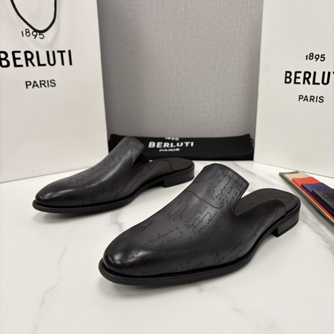 💋💍Berlut* 布鲁提 官网热卖新款 Cyrus Scritto 图纹皮革拖鞋 官方 13,800 