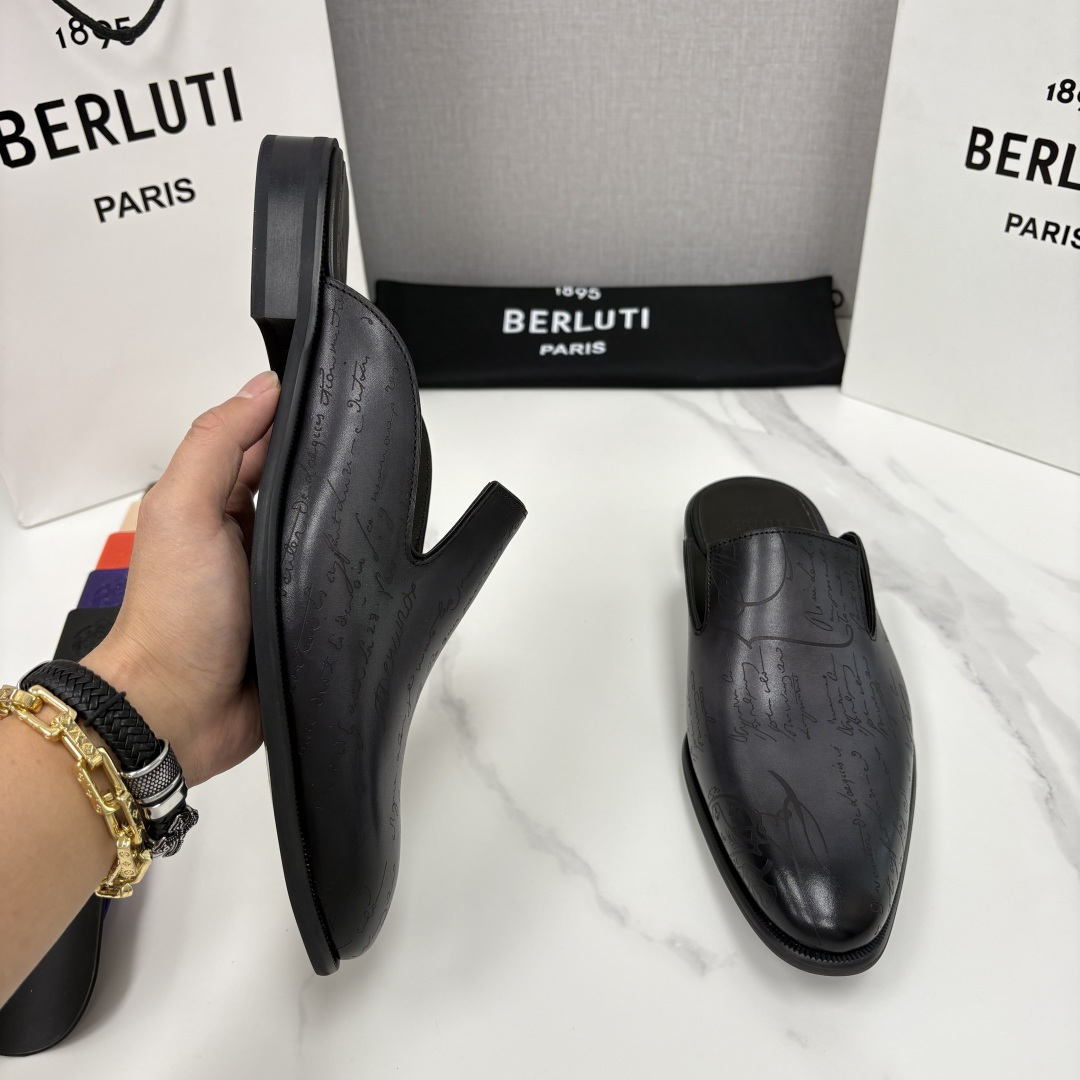 💋💍Berlut* 布鲁提 官网热卖新款 Cyrus Scritto 图纹皮革拖鞋 官方 13,800 