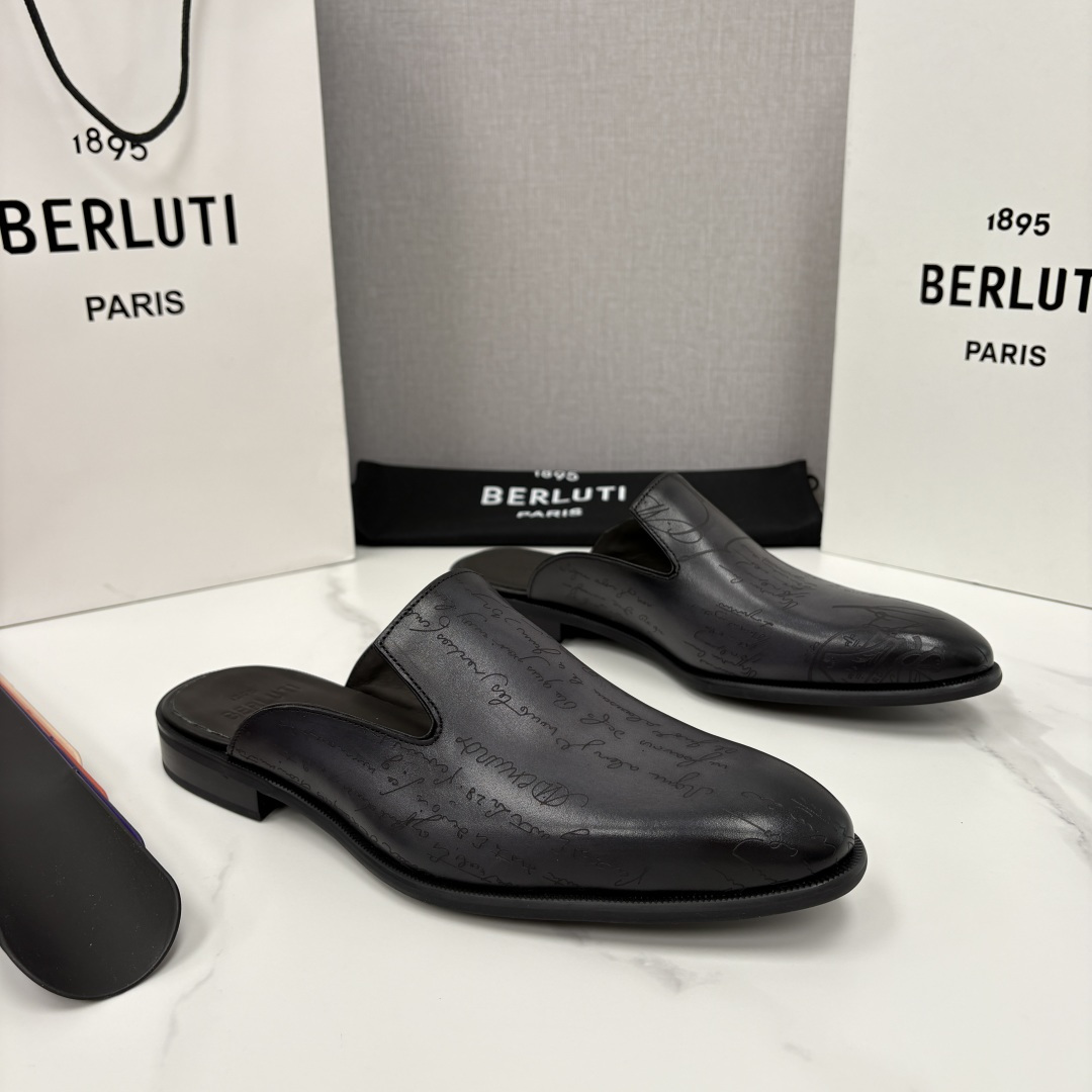 💋💍Berlut* 布鲁提 官网热卖新款 Cyrus Scritto 图纹皮革拖鞋 官方 13,800 