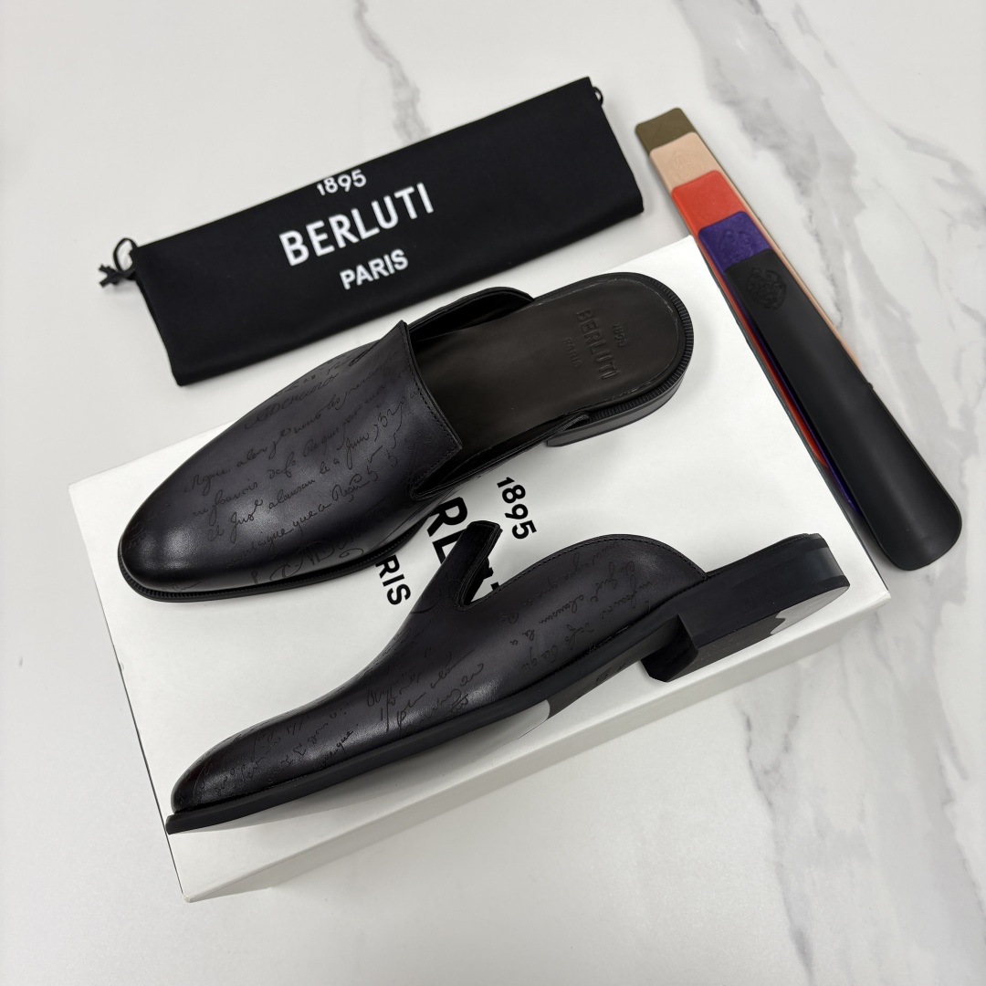 💋💍Berlut* 布鲁提 官网热卖新款 Cyrus Scritto 图纹皮革拖鞋 官方 13,800 