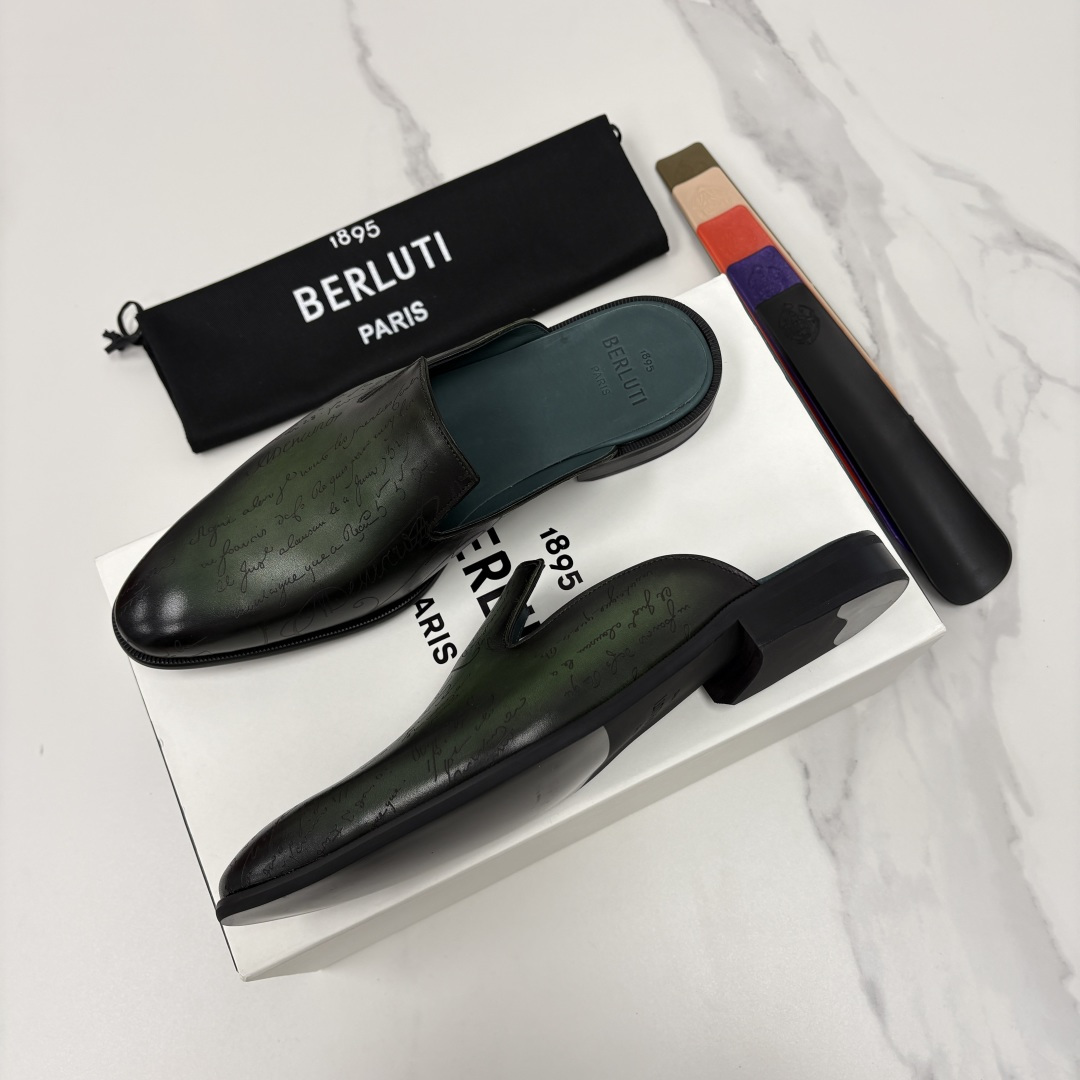💋💍Berlut* 布鲁提 官网热卖新款 Cyrus Scritto 图纹皮革拖鞋 官方 13,800 