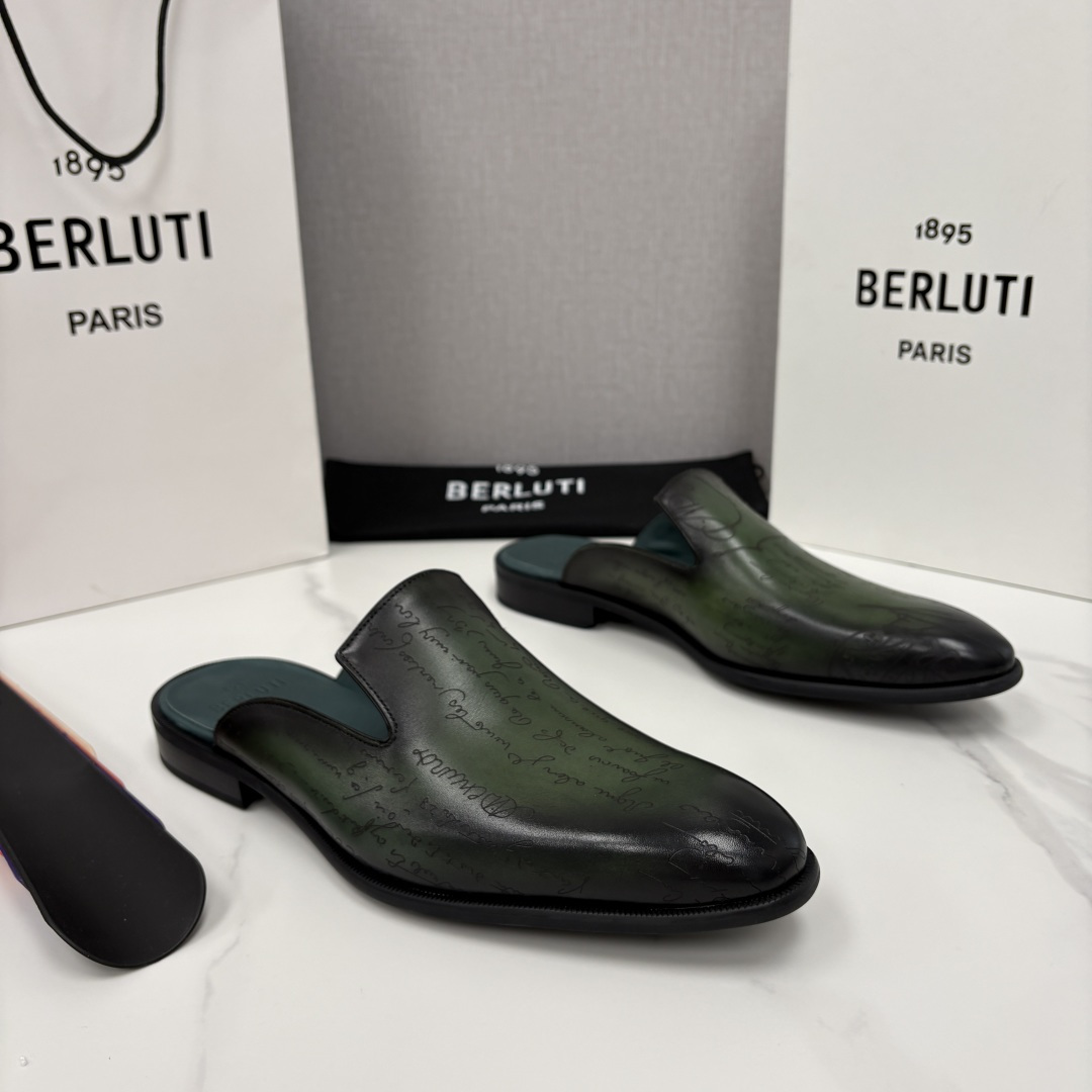 💋💍Berlut* 布鲁提 官网热卖新款 Cyrus Scritto 图纹皮革拖鞋 官方 13,800 