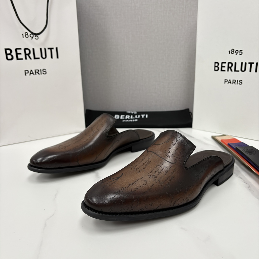 💋💍Berlut* 布鲁提 官网热卖新款 Cyrus Scritto 图纹皮革拖鞋 官方 13,800 