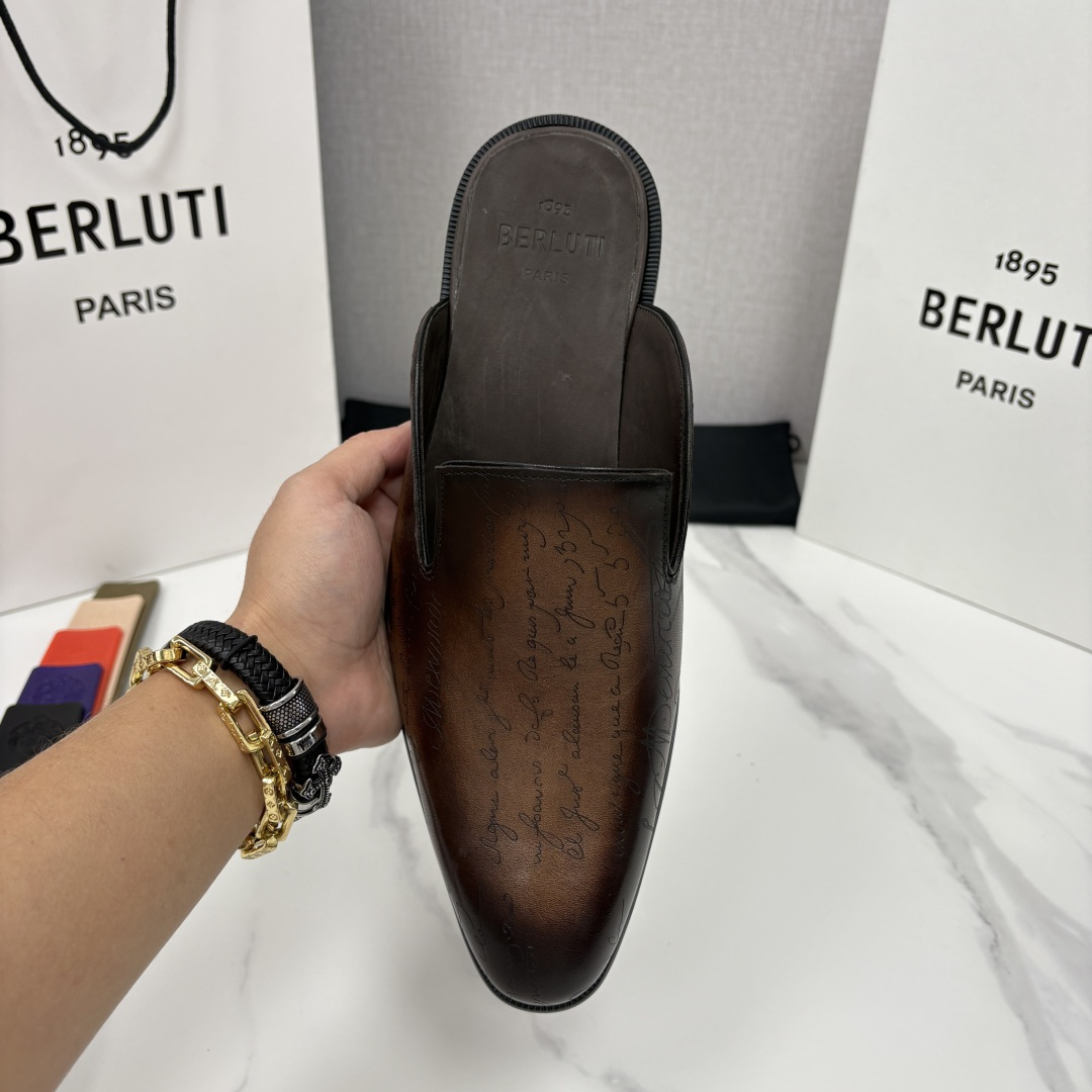 💋💍Berlut* 布鲁提 官网热卖新款 Cyrus Scritto 图纹皮革拖鞋 官方 13,800 