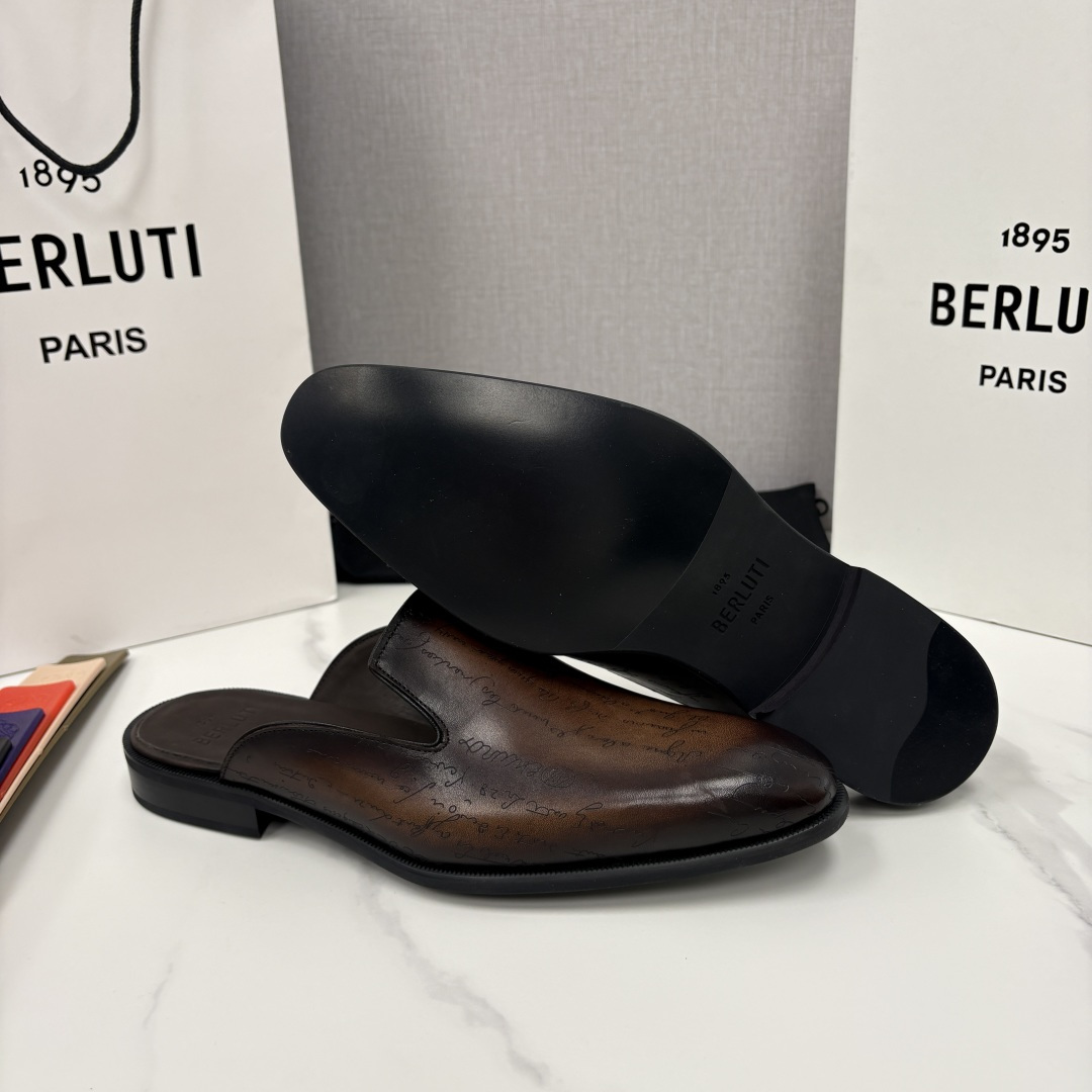 💋💍Berlut* 布鲁提 官网热卖新款 Cyrus Scritto 图纹皮革拖鞋 官方 13,800 