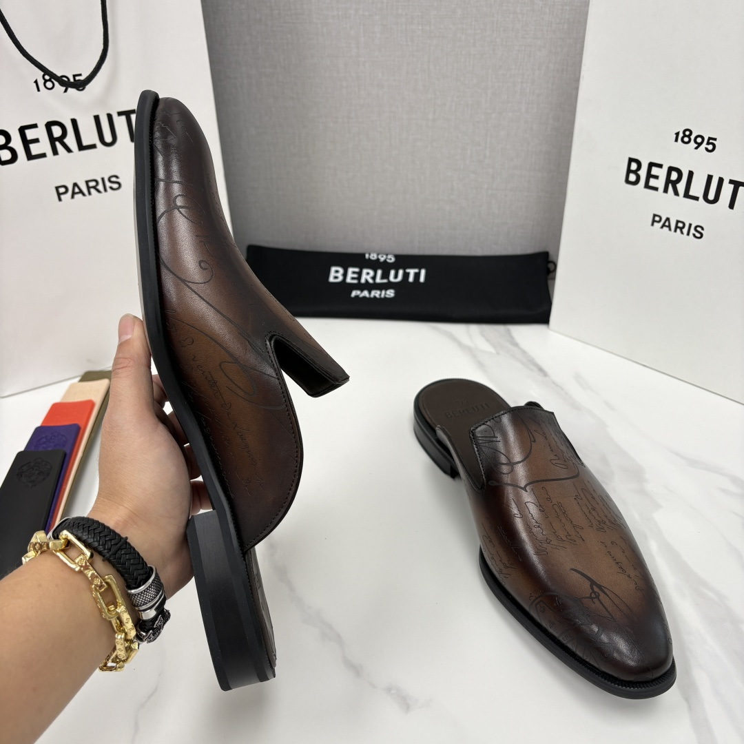 💋💍Berlut* 布鲁提 官网热卖新款 Cyrus Scritto 图纹皮革拖鞋 官方 13,800 