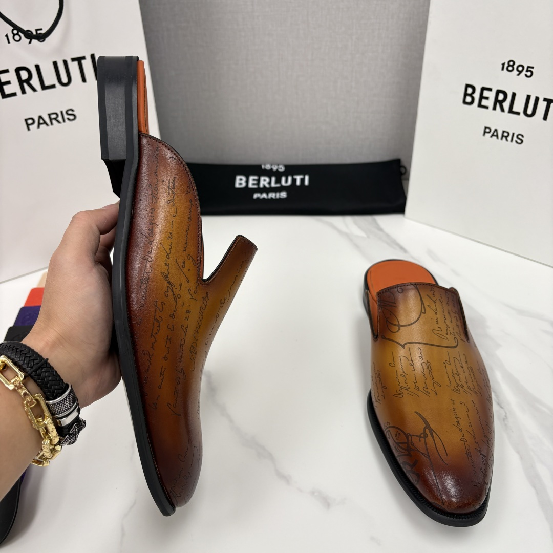 💋💍Berlut* 布鲁提 官网热卖新款 Cyrus Scritto 图纹皮革拖鞋 官方 13,800 