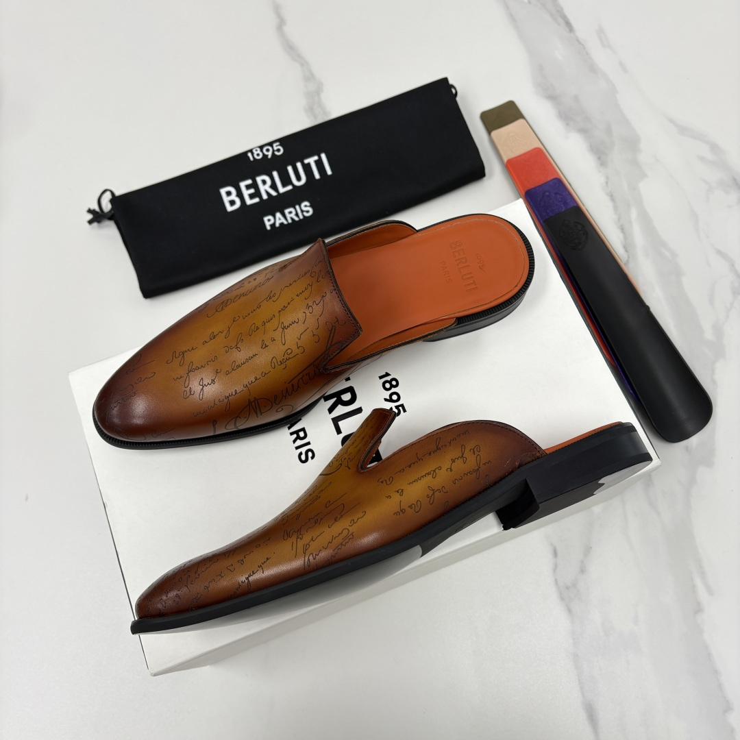 💋💍Berlut* 布鲁提 官网热卖新款 Cyrus Scritto 图纹皮革拖鞋 官方 13,800 
