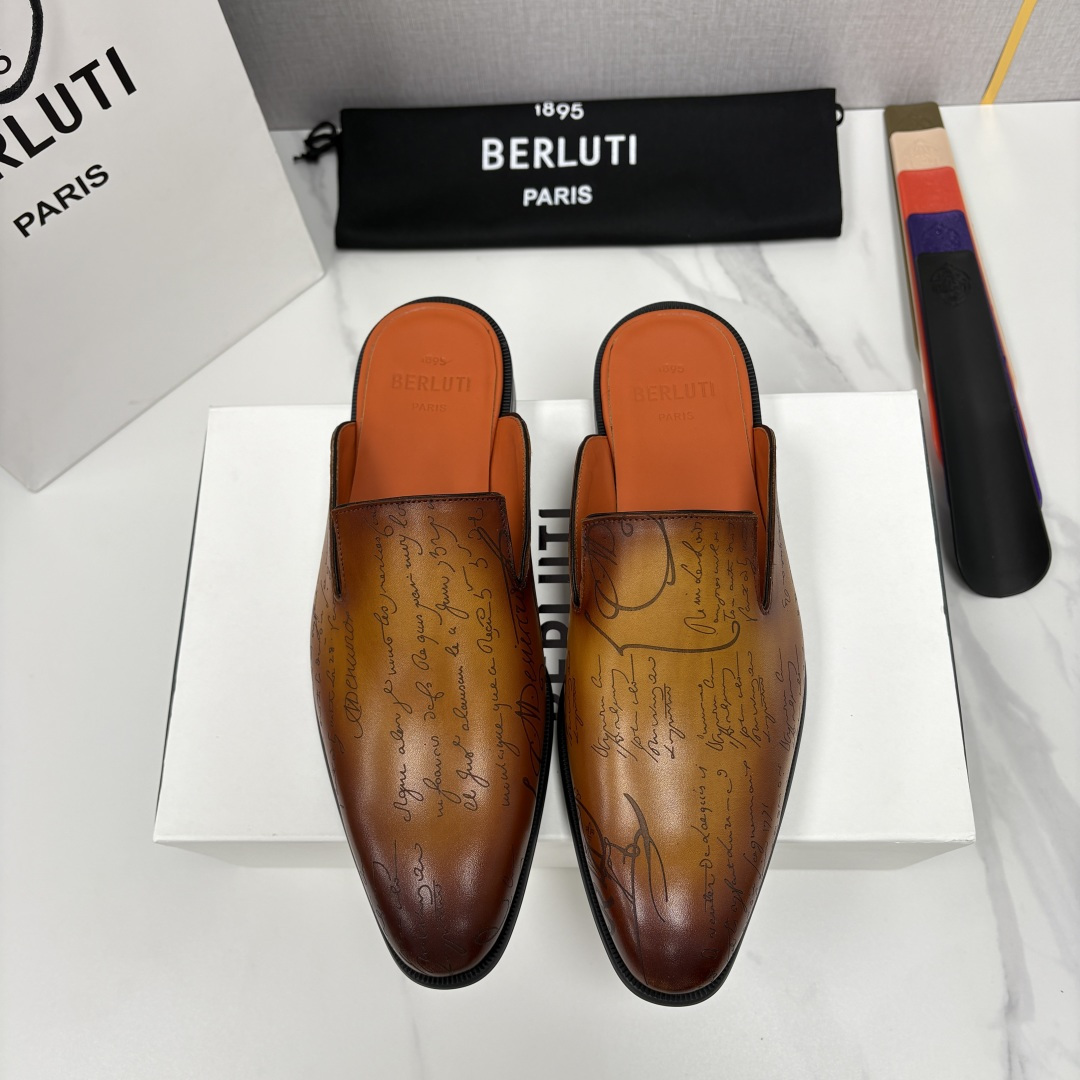 💋💍Berlut* 布鲁提 官网热卖新款 Cyrus Scritto 图纹皮革拖鞋 官方 13,800 