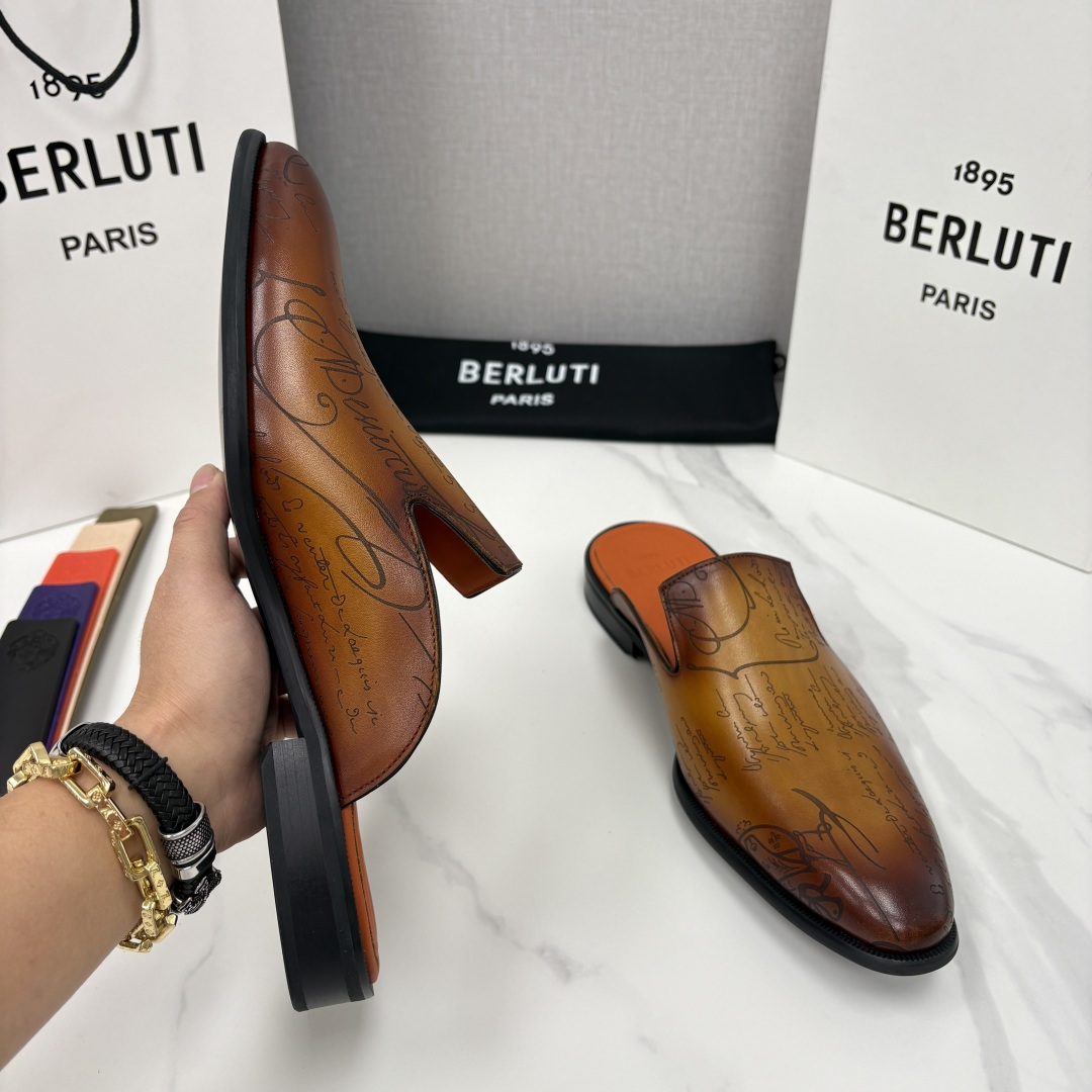 💋💍Berlut* 布鲁提 官网热卖新款 Cyrus Scritto 图纹皮革拖鞋 官方 13,800 