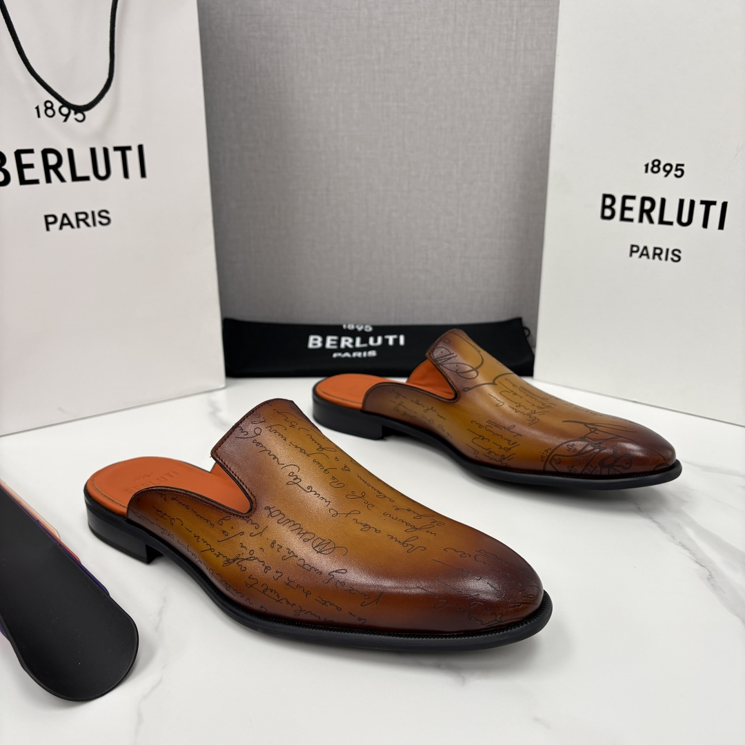 💋💍Berlut* 布鲁提 官网热卖新款 Cyrus Scritto 图纹皮革拖鞋 官方 13,800 