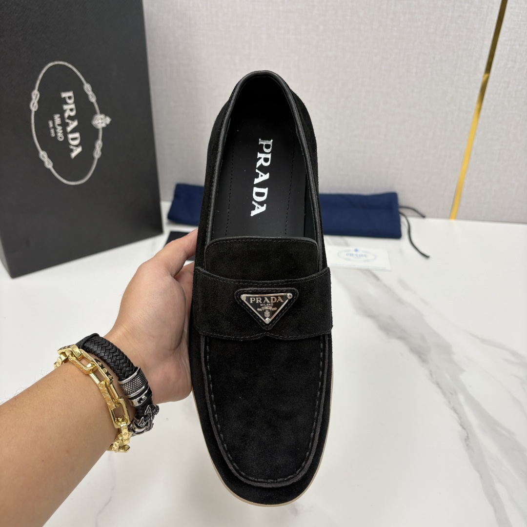 💋💍P家新品 PRAD* 普拉-达 男士绒面乐福鞋 意式优雅，一步到位 这双乐福鞋是标志性的优雅通勤之作