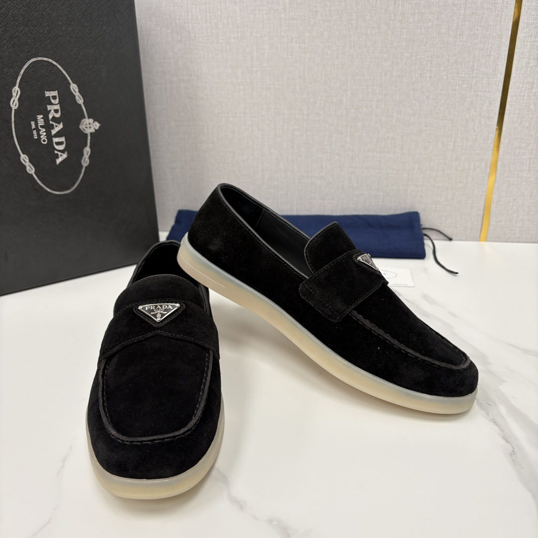 💋💍P家新品 PRAD* 普拉-达 男士绒面乐福鞋 意式优雅，一步到位 这双乐福鞋是标志性的优雅通勤之作