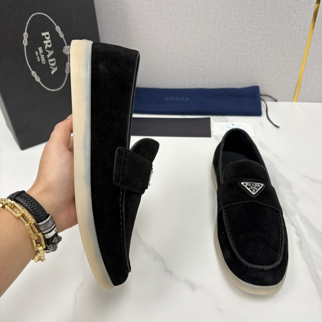 💋💍P家新品 PRAD* 普拉-达 男士绒面乐福鞋 意式优雅，一步到位 这双乐福鞋是标志性的优雅通勤之作