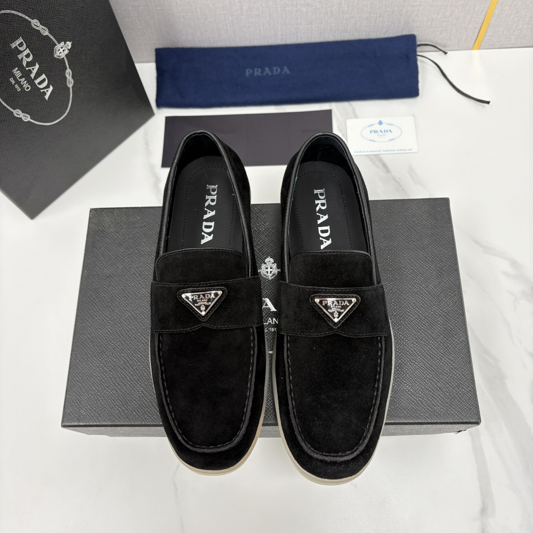 💋💍P家新品 PRAD* 普拉-达 男士绒面乐福鞋 意式优雅，一步到位 这双乐福鞋是标志性的优雅通勤之作