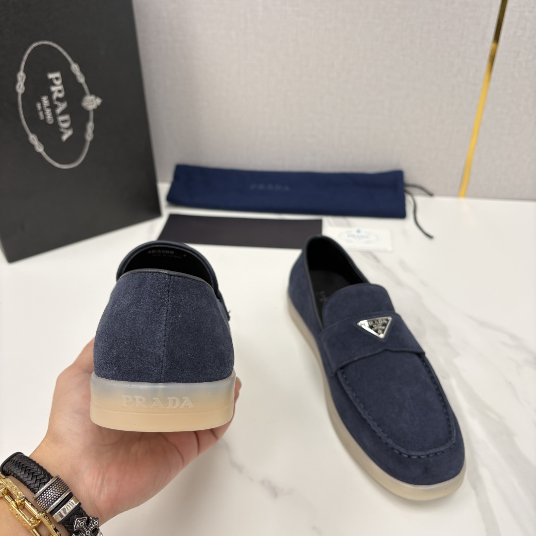 💋💍P家新品 PRAD* 普拉-达 男士绒面乐福鞋 意式优雅，一步到位 这双乐福鞋是标志性的优雅通勤之作
