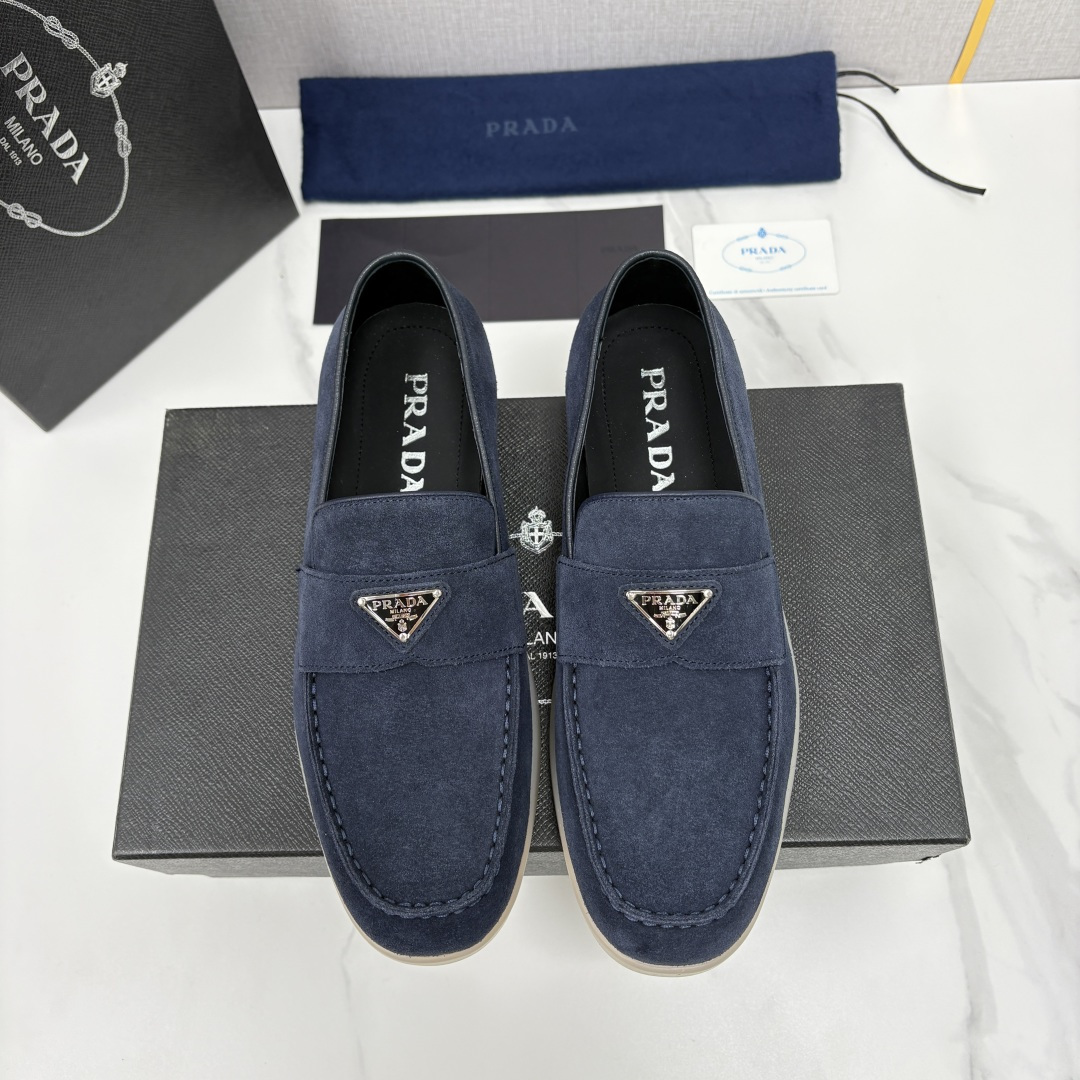 💋💍P家新品 PRAD* 普拉-达 男士绒面乐福鞋 意式优雅，一步到位 这双乐福鞋是标志性的优雅通勤之作