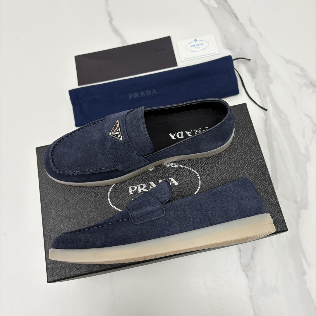 💋💍P家新品 PRAD* 普拉-达 男士绒面乐福鞋 意式优雅，一步到位 这双乐福鞋是标志性的优雅通勤之作