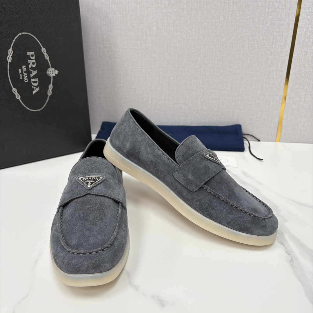 💋💍P家新品 PRAD* 普拉-达 男士绒面乐福鞋 意式优雅，一步到位 这双乐福鞋是标志性的优雅通勤之作