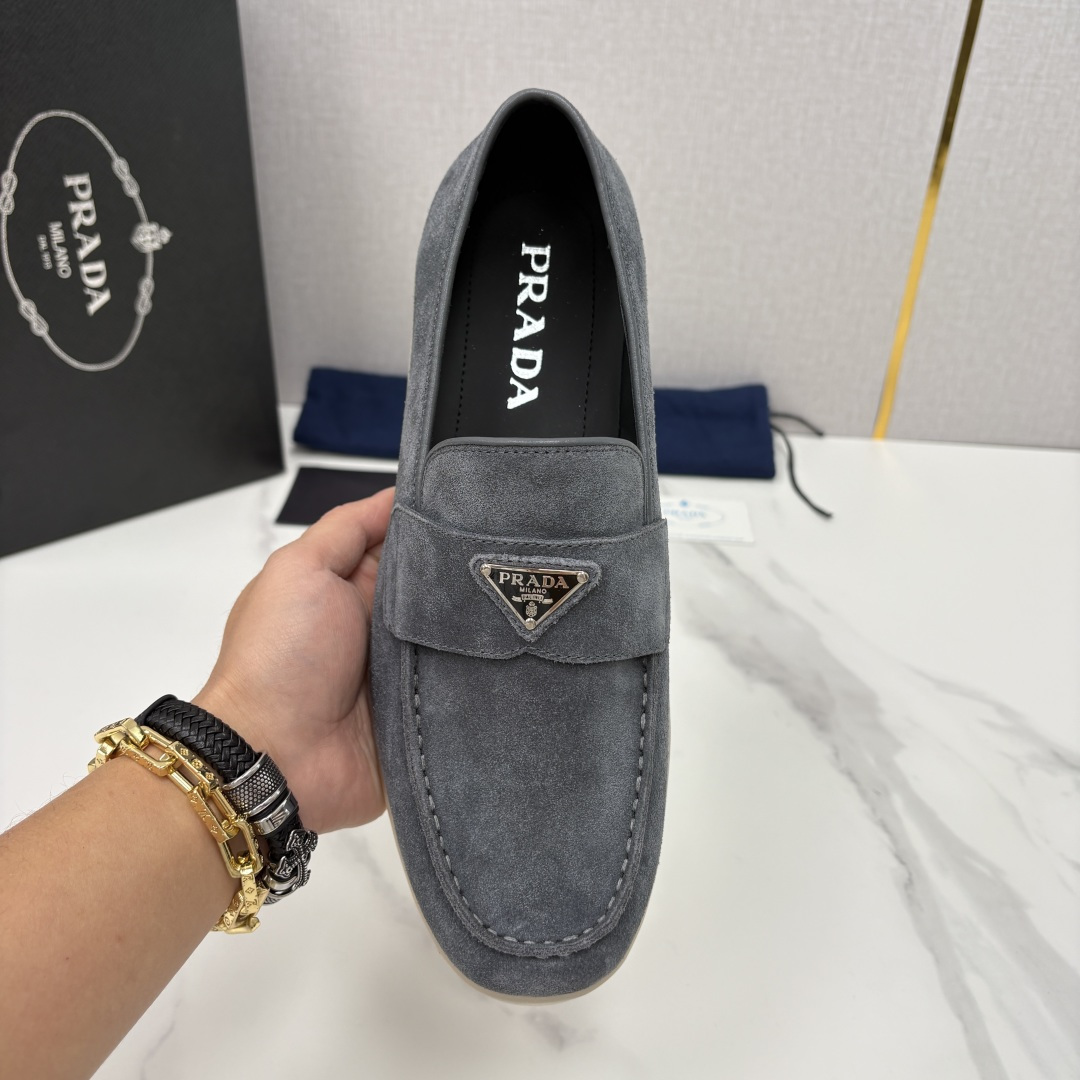 💋💍P家新品 PRAD* 普拉-达 男士绒面乐福鞋 意式优雅，一步到位 这双乐福鞋是标志性的优雅通勤之作
