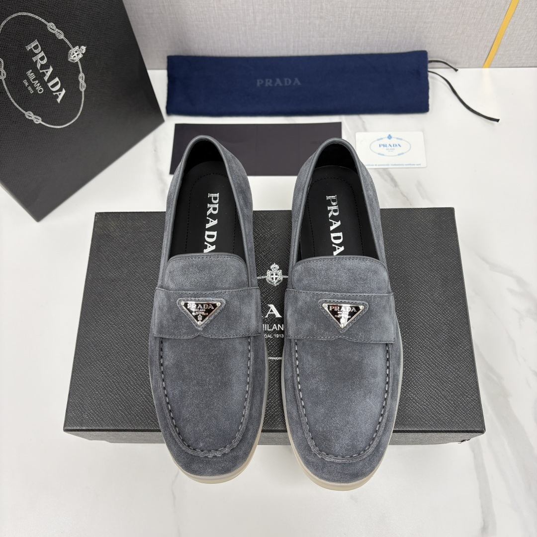 💋💍P家新品 PRAD* 普拉-达 男士绒面乐福鞋 意式优雅，一步到位 这双乐福鞋是标志性的优雅通勤之作