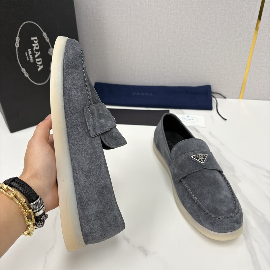 💋💍P家新品 PRAD* 普拉-达 男士绒面乐福鞋 意式优雅，一步到位 这双乐福鞋是标志性的优雅通勤之作