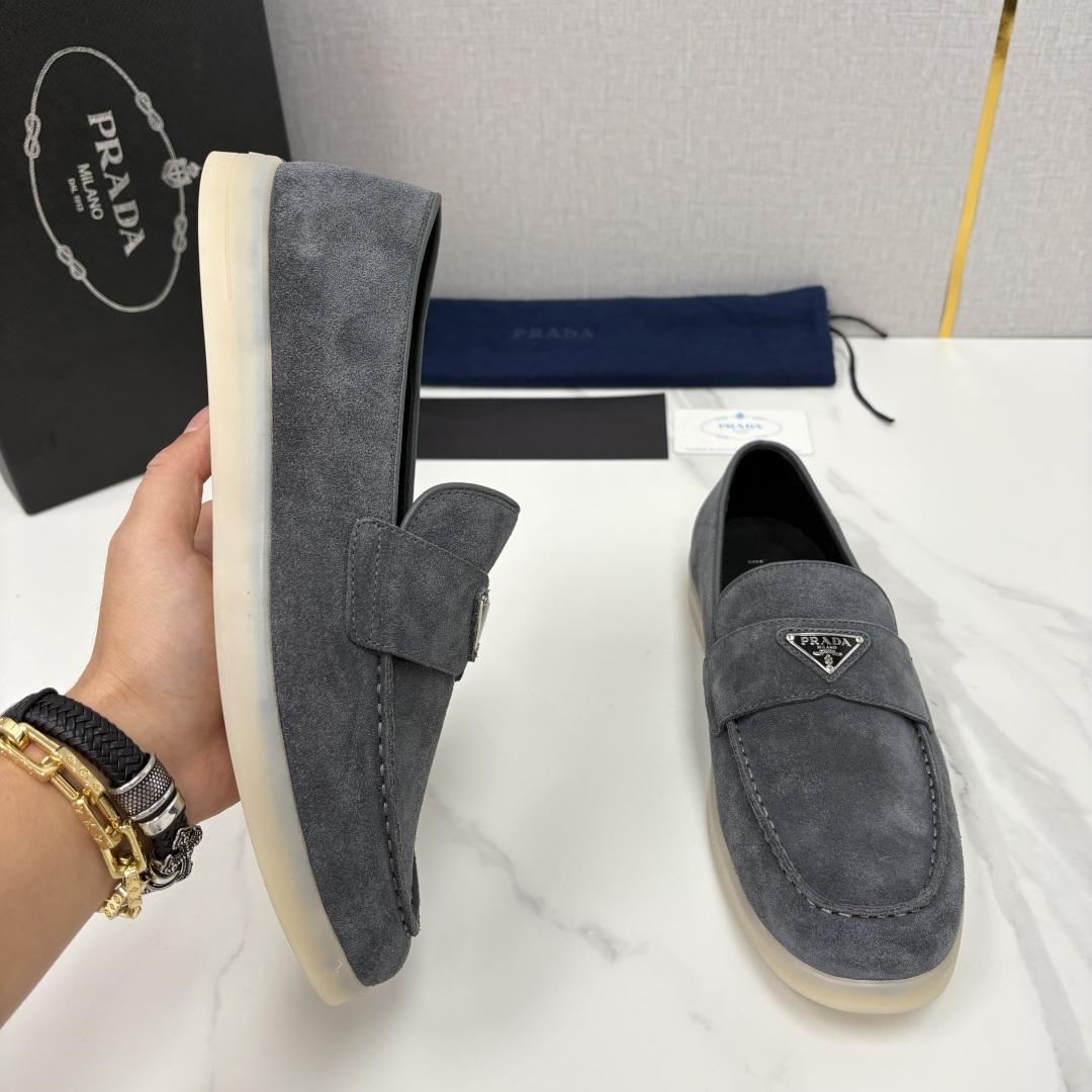 💋💍P家新品 PRAD* 普拉-达 男士绒面乐福鞋 意式优雅，一步到位 这双乐福鞋是标志性的优雅通勤之作