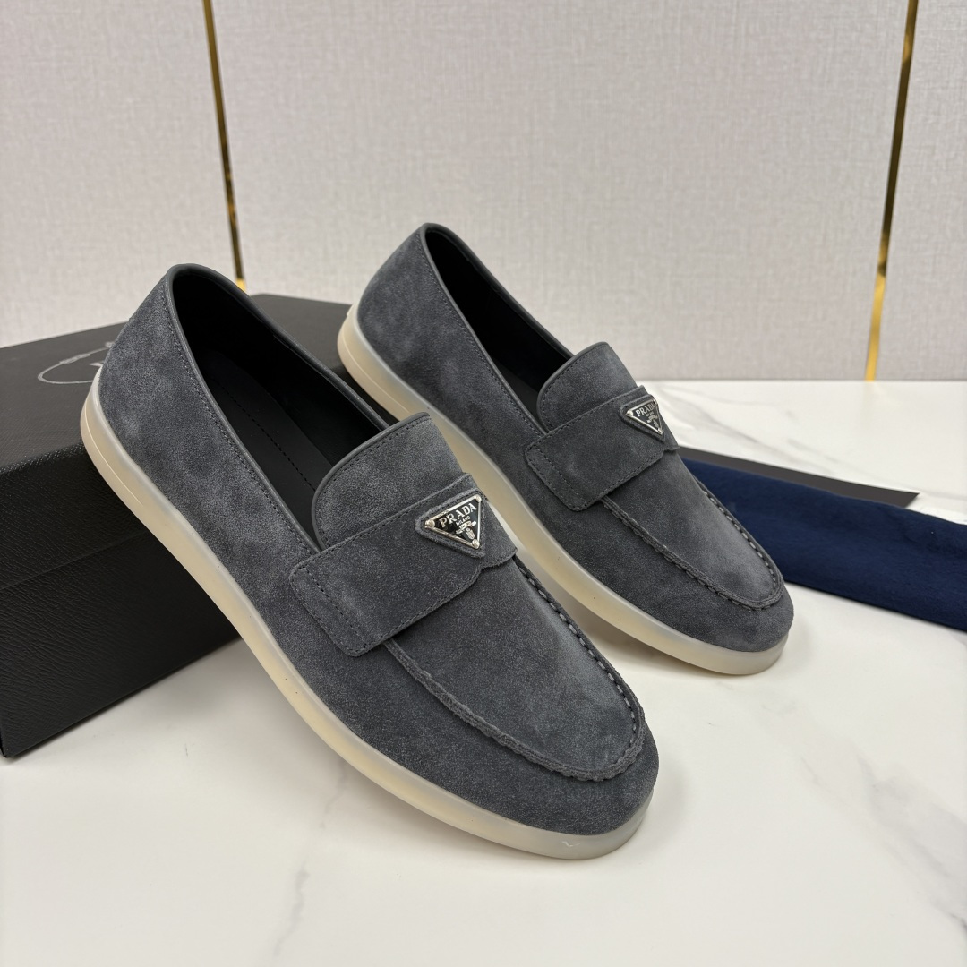 💋💍P家新品 PRAD* 普拉-达 男士绒面乐福鞋 意式优雅，一步到位 这双乐福鞋是标志性的优雅通勤之作