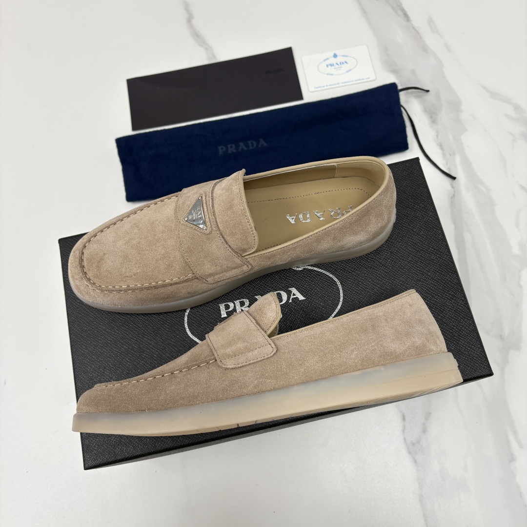 💋💍P家新品 PRAD* 普拉-达 男士绒面乐福鞋 意式优雅，一步到位 这双乐福鞋是标志性的优雅通勤之作