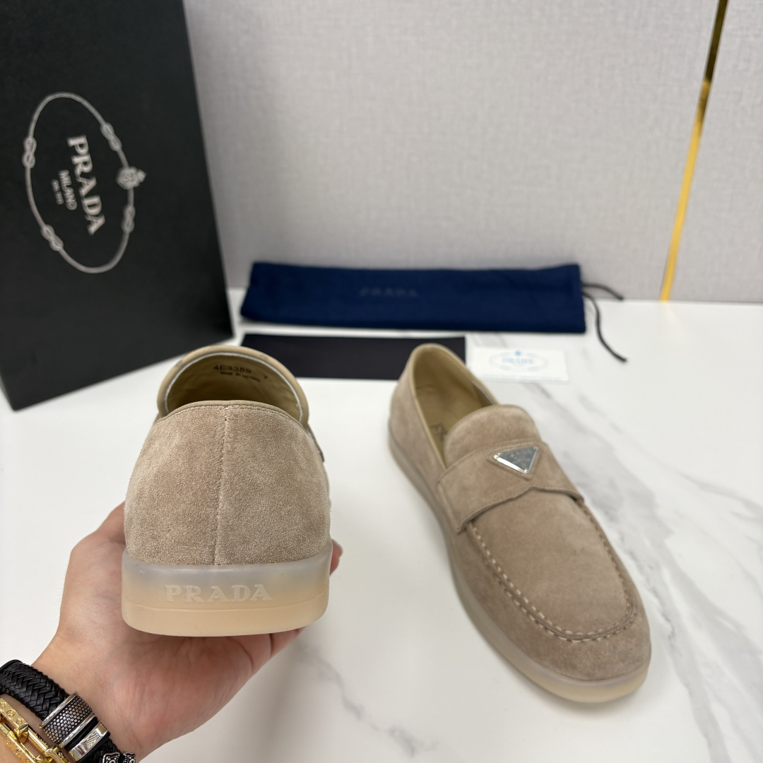 💋💍P家新品 PRAD* 普拉-达 男士绒面乐福鞋 意式优雅，一步到位 这双乐福鞋是标志性的优雅通勤之作