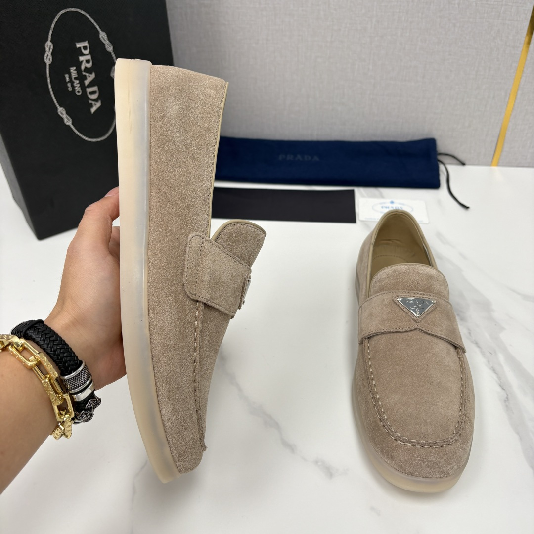 💋💍P家新品 PRAD* 普拉-达 男士绒面乐福鞋 意式优雅，一步到位 这双乐福鞋是标志性的优雅通勤之作