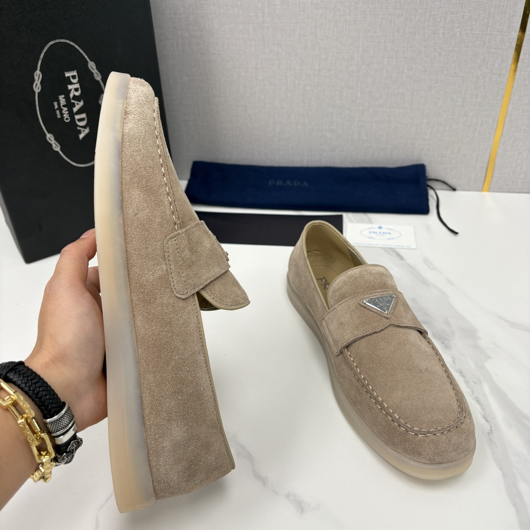 💋💍P家新品 PRAD* 普拉-达 男士绒面乐福鞋 意式优雅，一步到位 这双乐福鞋是标志性的优雅通勤之作
