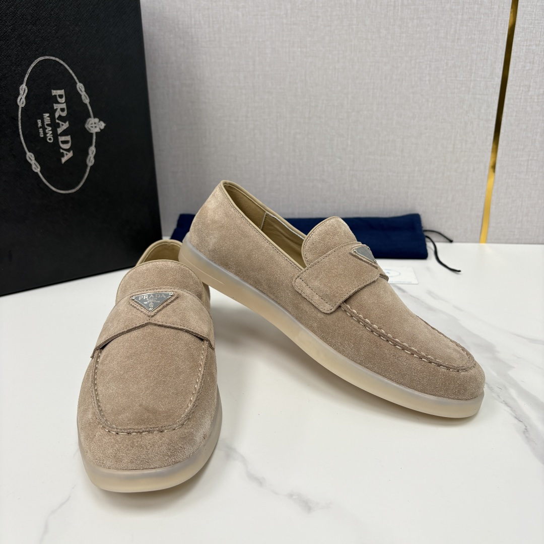 💋💍P家新品 PRAD* 普拉-达 男士绒面乐福鞋 意式优雅，一步到位 这双乐福鞋是标志性的优雅通勤之作