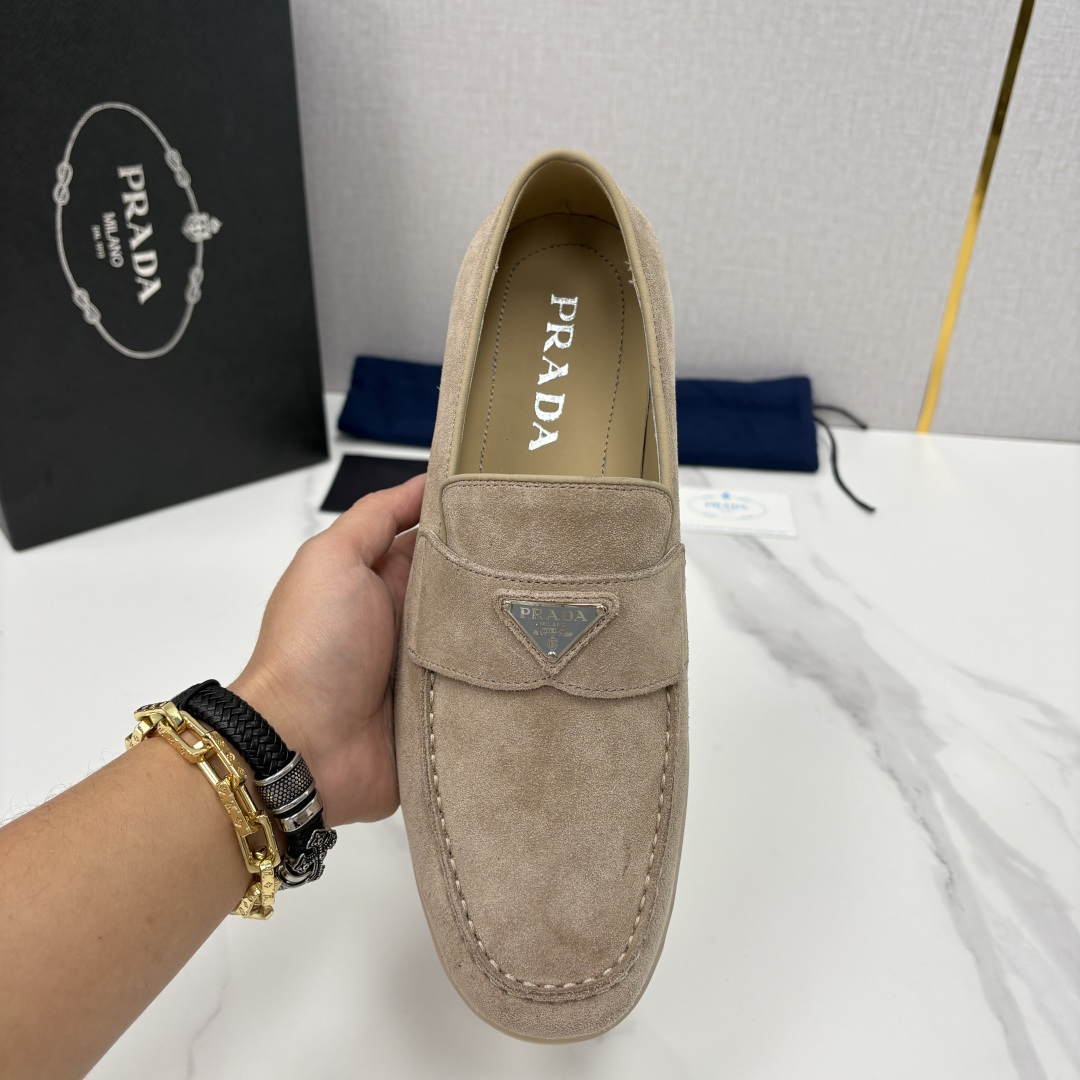 💋💍P家新品 PRAD* 普拉-达 男士绒面乐福鞋 意式优雅，一步到位 这双乐福鞋是标志性的优雅通勤之作