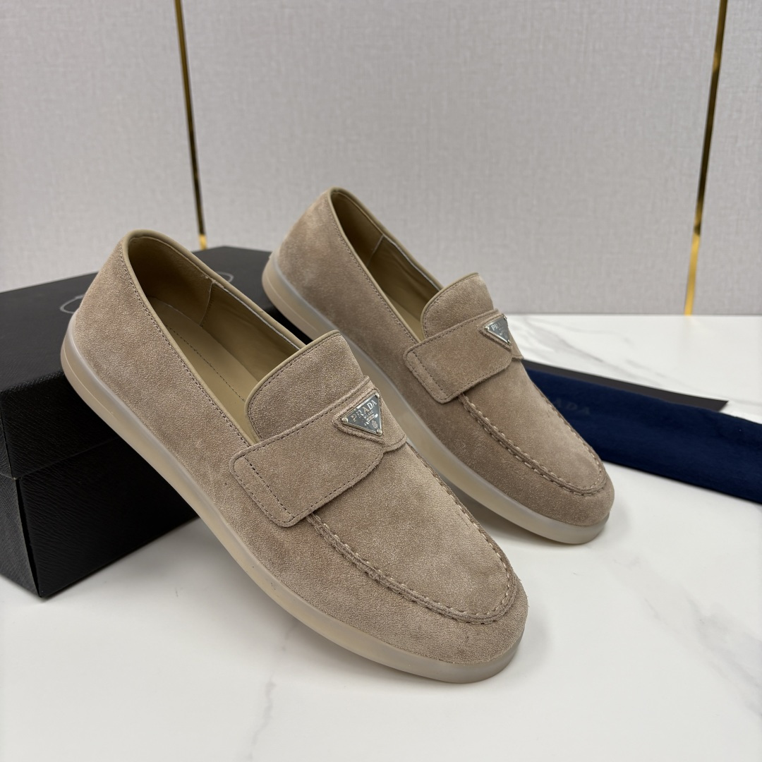 💋💍P家新品 PRAD* 普拉-达 男士绒面乐福鞋 意式优雅，一步到位 这双乐福鞋是标志性的优雅通勤之作