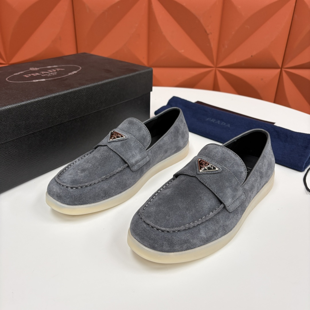 💋💍P家新品 PRAD* 普拉-达 男士绒面乐福鞋 意式优雅，一步到位 这双乐福鞋是标志性的优雅通勤之作