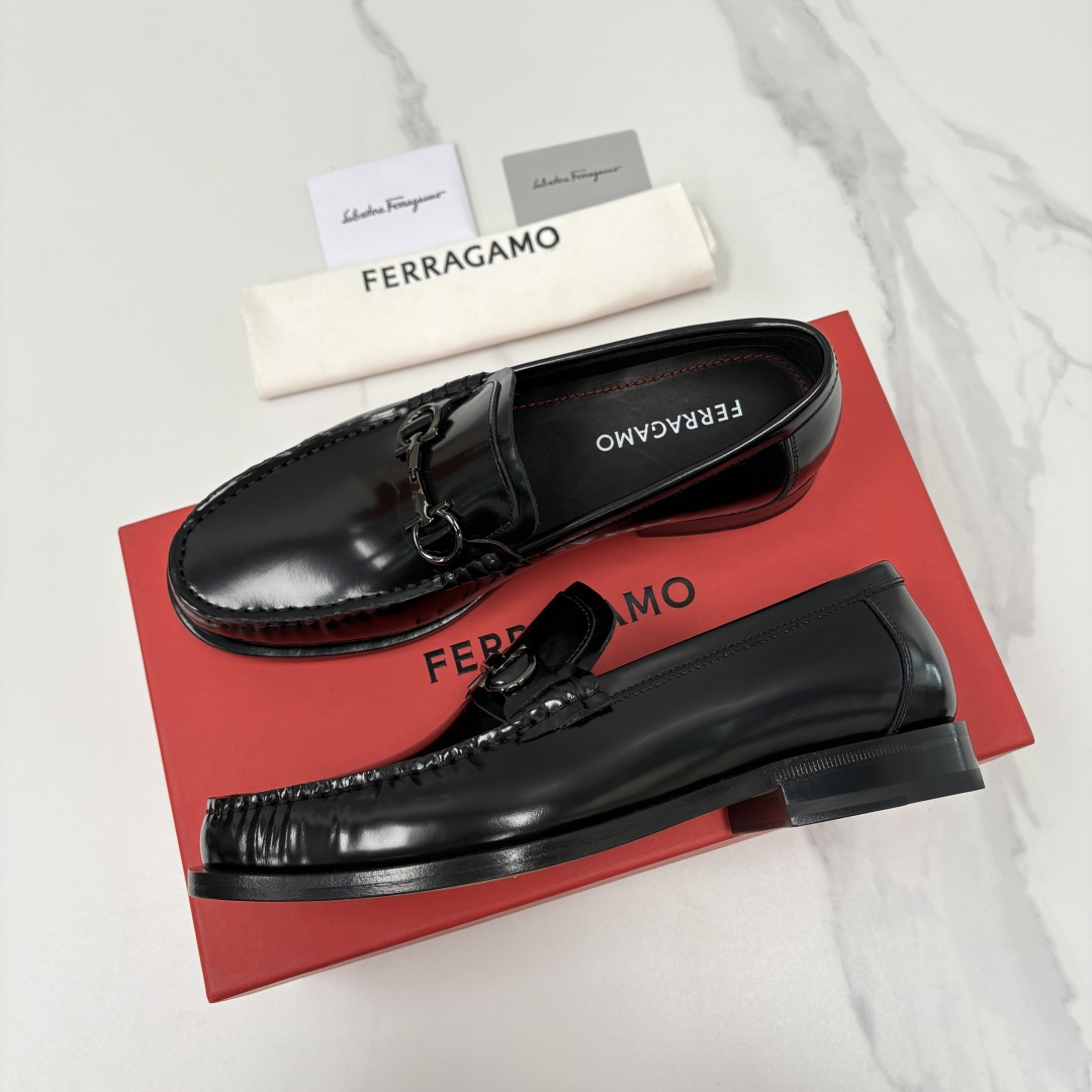 💋💍 SF 家新品 菲拉-格慕 Ferragam* 专柜同步新款 男士便鞋 经典马衔扣乐福鞋皮鞋系列 ✨