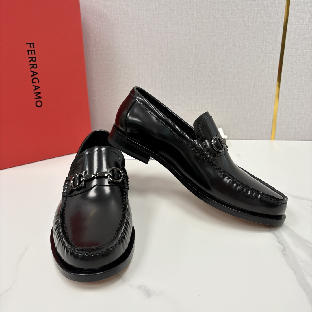💋💍 SF 家新品 菲拉-格慕 Ferragam* 专柜同步新款 男士便鞋 经典马衔扣乐福鞋皮鞋系列 ✨