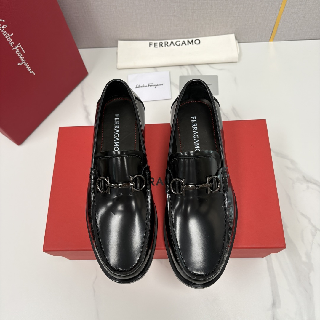 💋💍 SF 家新品 菲拉-格慕 Ferragam* 专柜同步新款 男士便鞋 经典马衔扣乐福鞋皮鞋系列 ✨