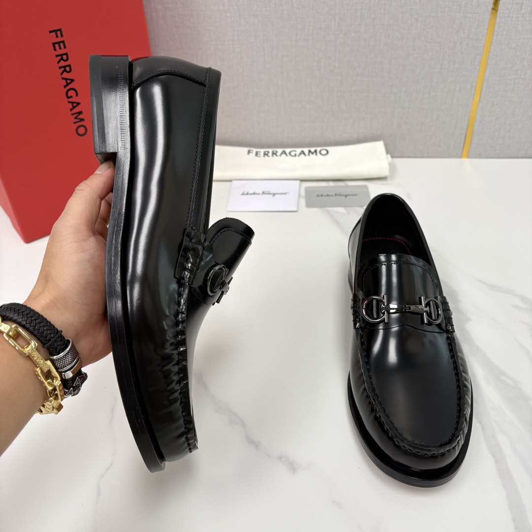 💋💍 SF 家新品 菲拉-格慕 Ferragam* 专柜同步新款 男士便鞋 经典马衔扣乐福鞋皮鞋系列 ✨